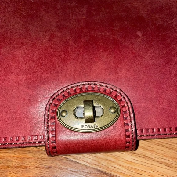 Vintage Fossil Red Leather Keyhole Crossbody Satchel - Picture 7 of 10